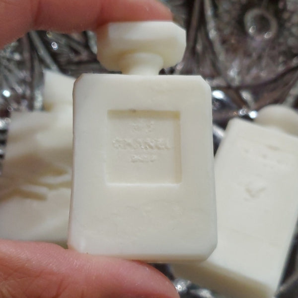 Luxury-themed Wax Melts